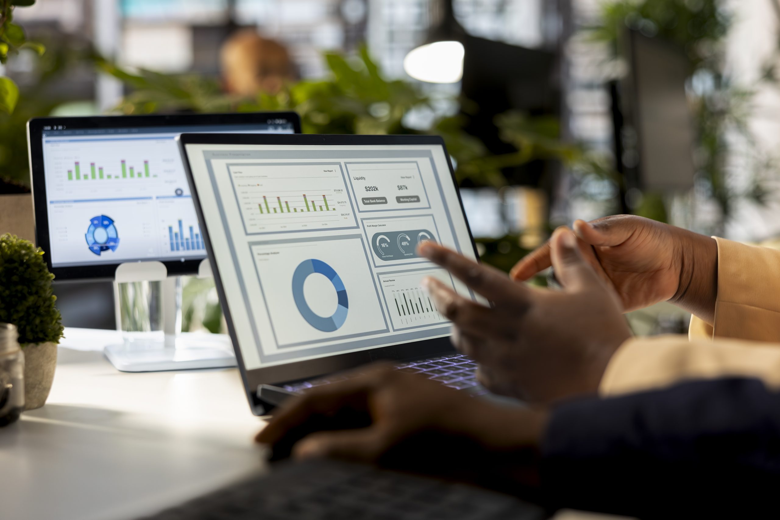 Business analyst meeting with a coworker to review financial report, leading a briefing presentation and exchanging ideas on enterprise development. Achieving goals for expansion.